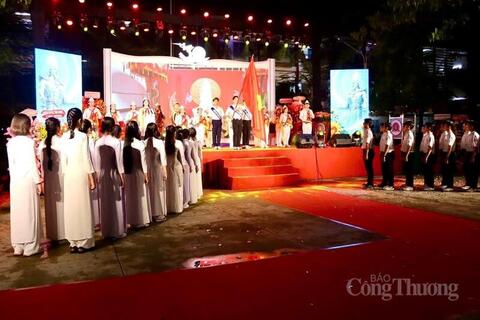 TP. Hồ Chí Minh: Dòng người đổ về khu vui chơi dịp lễ Giỗ Tổ Hùng Vương