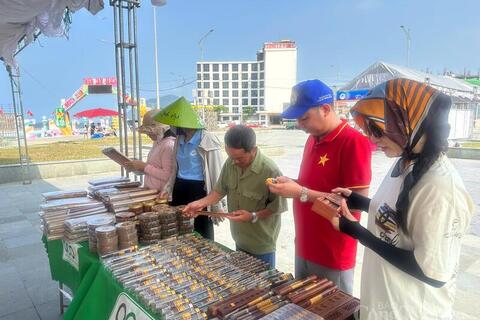 Gắn kết đặc sản Hà Tĩnh với phát triển kinh tế du lịch