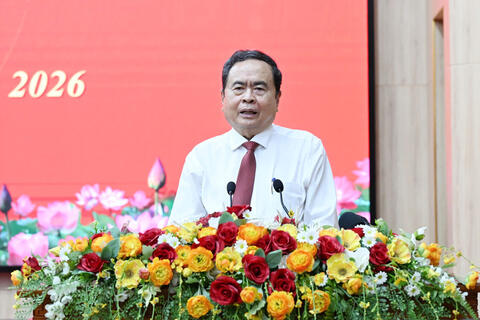 Chủ tịch Quốc hội thăm, tặng quà gia đình chính sách, người lao động tại An Giang