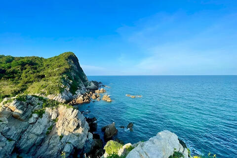 Miền Bắc nắng nóng, các trải nghiệm du lịch biển đồng loạt 'cháy hàng'