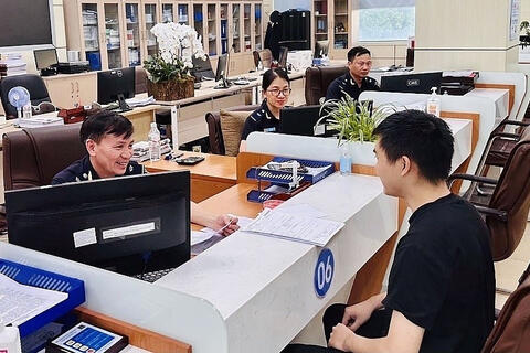 VCCI đề xuất gỡ rào cản bằng cấp, giảm tiền kiểm trong lĩnh vực hải quan