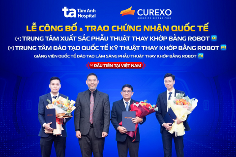 Tự hào y tế Việt Nam - Bệnh viện Tâm Anh đạt cùng lúc 3 chứng nhận quốc tế xuất sắc về thay khớp bằng robot AI