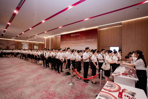Sun PhuQuoc Airways tặng 20 suất học bổng nước ngoài tại Ngày hội tuyển dụng Tiếp viên hàng không tại Hà Nội