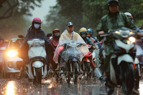 Thời tiết hôm nay (16-7): Mưa dông xuất hiện trên nhiều khu vực, Trung Bộ nắng gay gắt cục bộ