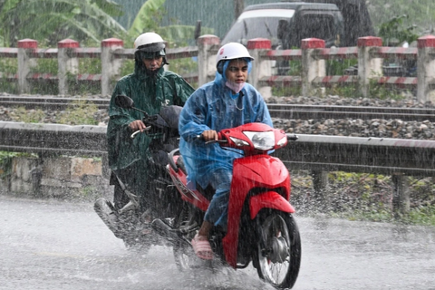 Thời tiết hôm nay (17-7): Miền Bắc có mưa vừa, mưa to và dông