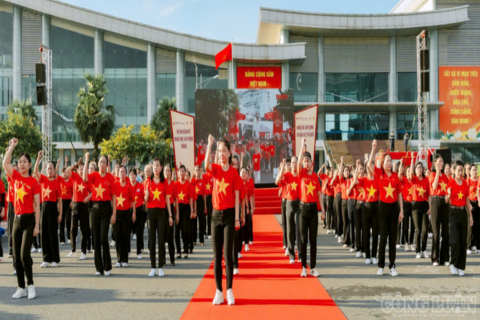 Hàng ngàn người dân Vĩnh Long hòa nhịp “Cùng Việt Nam tiến bước” vì một tương lai xanh