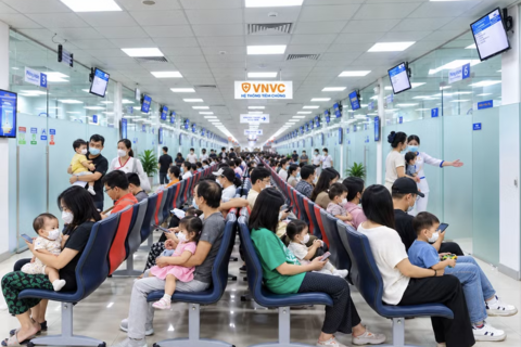 Gần 25.000 trẻ được VNVC tiêm vắc xin phòng tay chân miệng giữa cao điểm bệnh tăng mạnh, nhiều ca chuyển nặng
