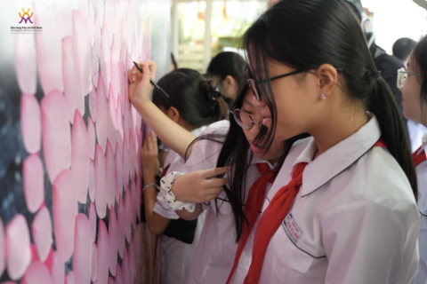 Triển lãm ảnh về nữ tù chính trị giúp lan tỏa lòng yêu nước đến thế hệ trẻ