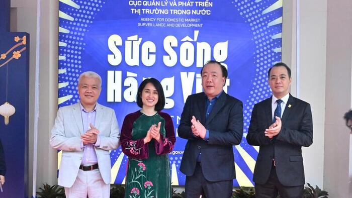 <a href="/thi-truong" title="Thị trường" rel="dofollow">Thị trường</a>