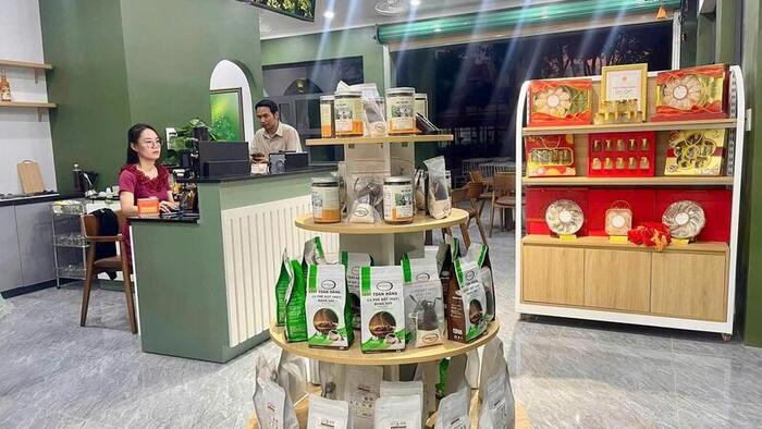 <a href="/thi-truong" title="Thị trường" rel="dofollow">Thị trường</a>