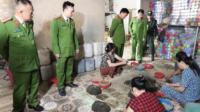 <a href="/thi-truong" title="Thị trường" rel="dofollow">Thị trường</a>