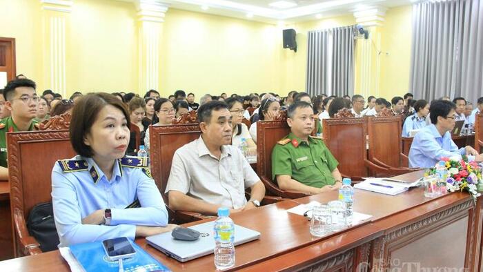 <a href="/thi-truong" title="Thị trường" rel="dofollow">Thị trường</a>