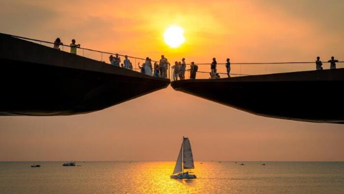 <a href="/doanh-nghiep" title="Doanh nghiệp" rel="dofollow">Doanh nghiệp</a>