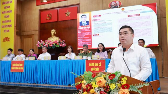 <a href="/thuong-gia" title="Thương gia" rel="dofollow">Thương gia</a>