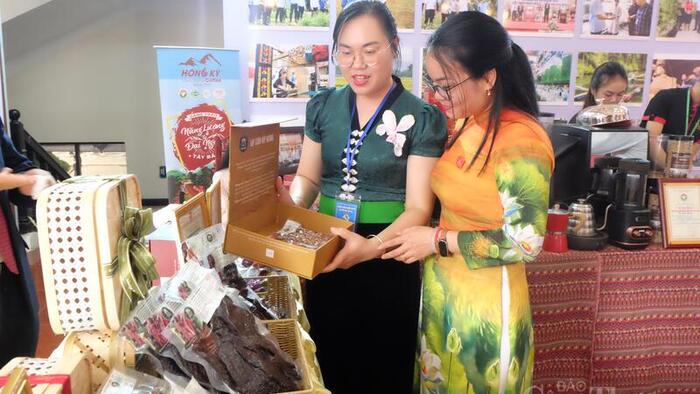 <a href="/thi-truong" title="Thị trường" rel="dofollow">Thị trường</a>