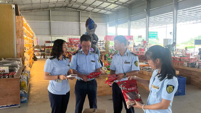<a href="/thuong-gia" title="Thương gia" rel="dofollow">Thương gia</a>