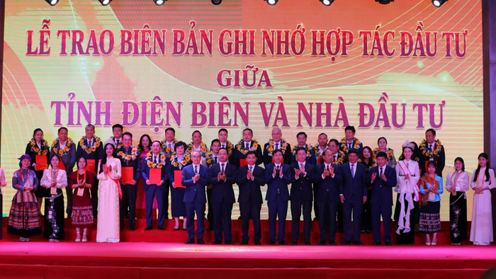 <a href="/thuong-gia" title="Thương gia" rel="dofollow">Thương gia</a>