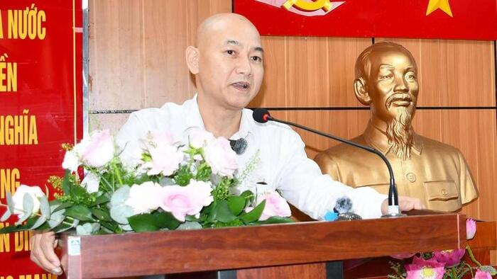 <a href="/thuong-gia" title="Thương gia" rel="dofollow">Thương gia</a>