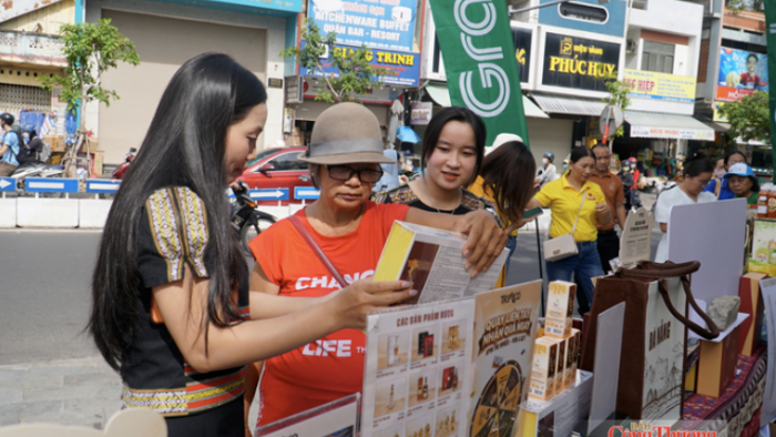 <a href="/thi-truong" title="Thị trường" rel="dofollow">Thị trường</a>