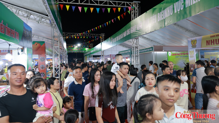 <a href="/thuong-gia" title="Thương gia" rel="dofollow">Thương gia</a>