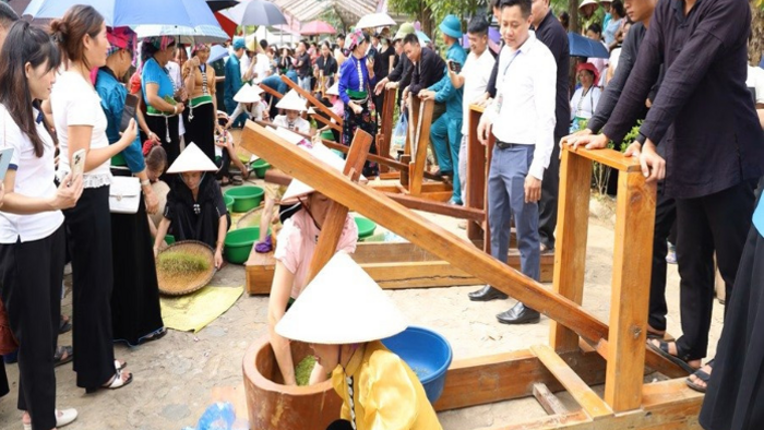 <a href="/tai-chinh" title="Tài chính" rel="dofollow">Tài chính</a>
