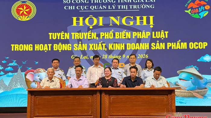<a href="/thi-truong" title="Thị trường" rel="dofollow">Thị trường</a>