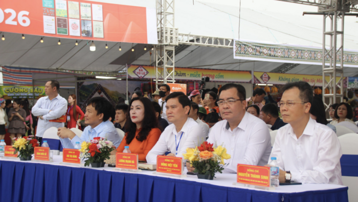 <a href="/thi-truong" title="Thị trường" rel="dofollow">Thị trường</a>