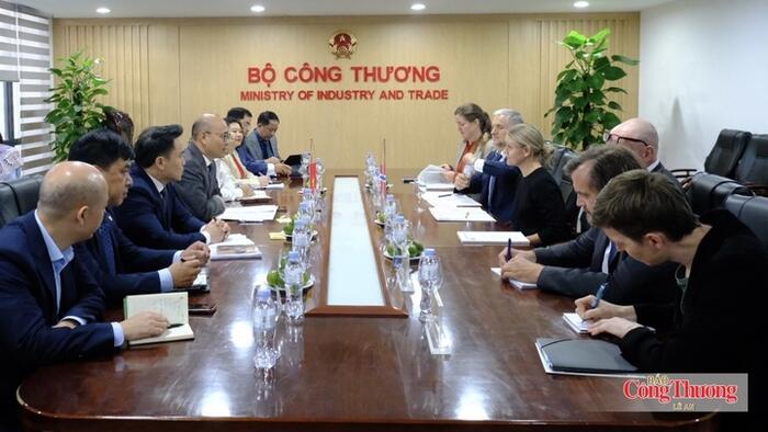 <a href="/tin-tuc-su-kien" title="Tin tức - Sự kiện" rel="dofollow">Tin tức - Sự kiện</a>