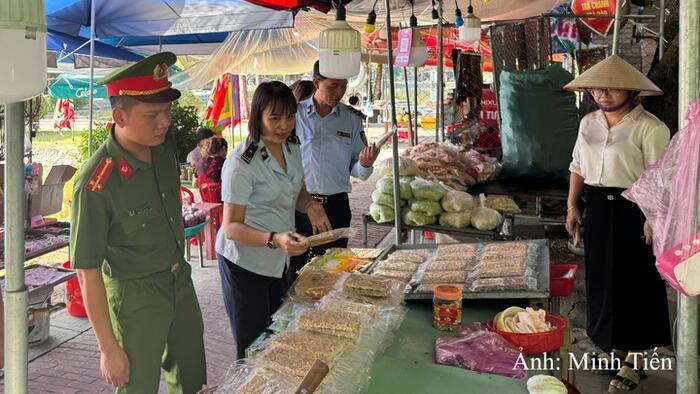 <a href="/thi-truong" title="Thị trường" rel="dofollow">Thị trường</a>