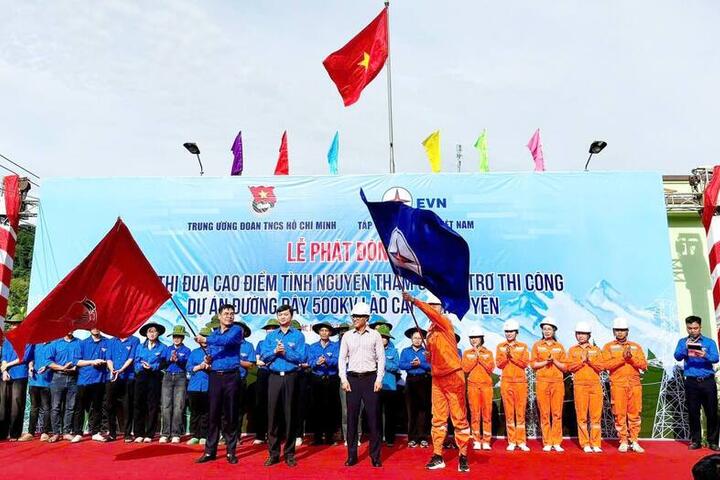 Lào Cai: Cao điểm tình nguyện hỗ trợ thi công đường dây 500kV Lào Cai - Vĩnh Yên