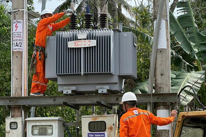 Tháng tri ân khách hàng 2025 - EVNSPC hướng đến đồng bào bị ảnh hưởng bởi thiên tai