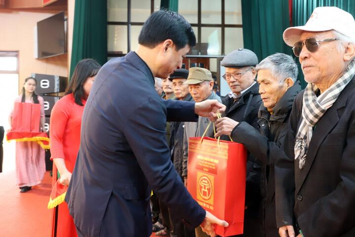 Petrovietnam mang “Xuân Gắn kết - Tết Nghĩa tình” đến với bà con xã Lương Bằng (Hưng Yên)