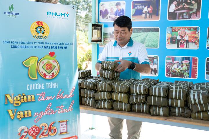 “Petrovietnam: Xuân Gắn kết – Tết Nghĩa tình” Bính Ngọ 2026: Bánh chưng xanh mang nghĩa tình PVFCCo – Phú Mỹ đến với cảnh đời neo đơn