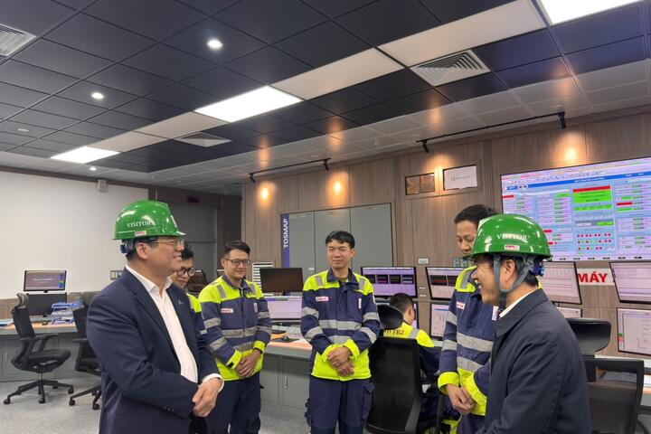 Công đoàn Petrovietnam thăm hỏi, tặng quà Tết người lao động NMNĐ Thái Bình 2