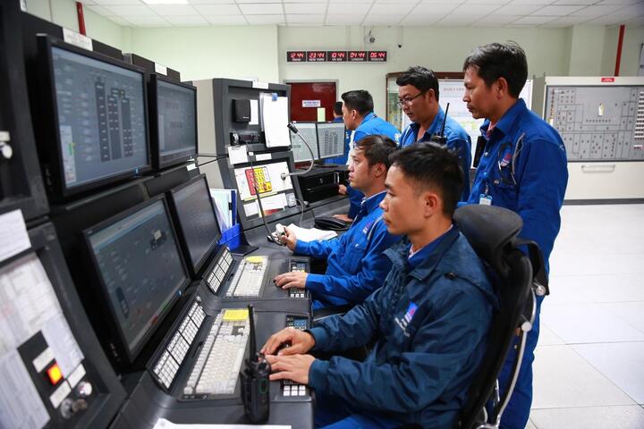 Thủ tướng yêu cầu Petrovietnam duy trì hoạt động sản xuất, vận hành an toàn, ổn định, liên tục các nhà máy lọc dầu, khí