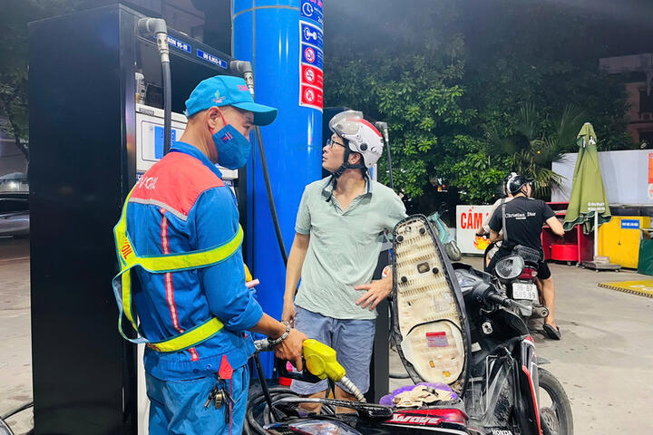 Giá xăng dầu hôm nay 13/3/2026: Dầu Brent vượt mốc 100 USD/thùng