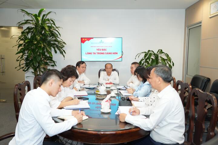 [Chùm ảnh] Đảng bộ Bộ máy QL&ĐH Petrovietnam sinh hoạt chi bộ với chủ đề "Yêu Bác lòng ta trong sáng hơn"