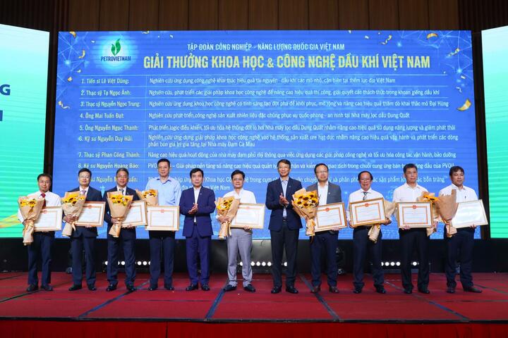 Petrovietnam trao Giải thưởng Khoa học và Công nghệ Dầu khí Việt Nam cho các công trình tiêu biểu