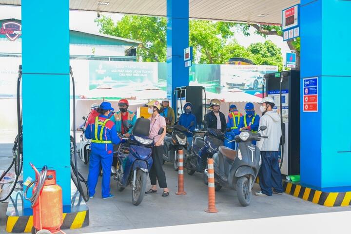Một lít xăng xanh và bài toán an ninh năng lượng