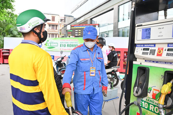 Bộ Công Thương đề nghị các địa phương giám sát chặt triển khai xăng E10