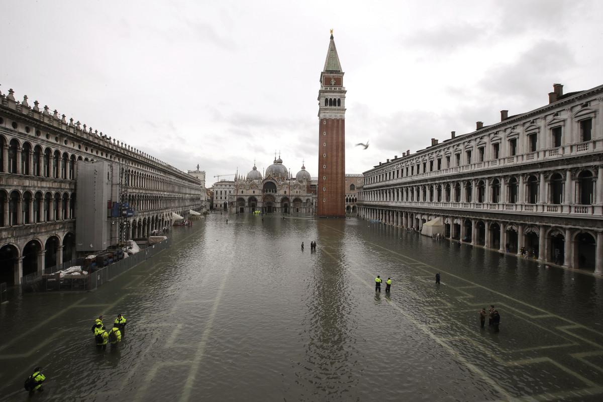 Thành phố Venice (Italy) ngập lụt do nước dâng cao bất thường - Ảnh 2