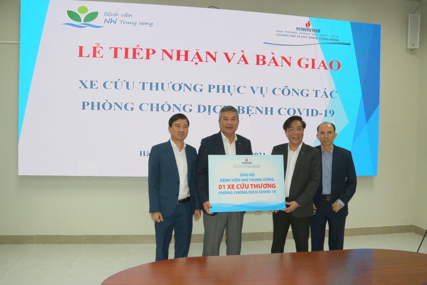 Petrovietnam trao tặng xe cứu thương cho Bệnh viện Nhi Trung ương phục vụ công tác phòng, chống dịch Covid-19