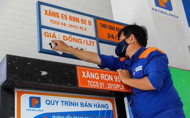 Giá xăng dầu trong nước có thể giảm mạnh trong tuần tới? - Ảnh 1