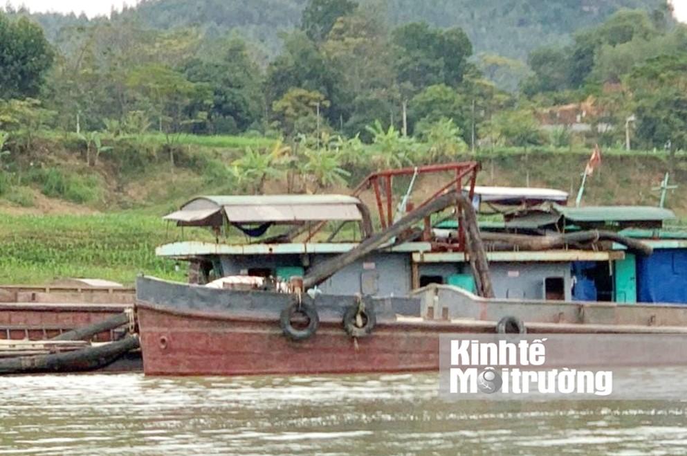 Tuyên Quang: Khai thác khoáng sản ban đêm gây sạt lở bờ sông, ô nhiễm môi trường - Ảnh 3