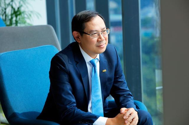 Những sếp ngân hàng tuổi Dần: Chủ tịch quyền lực của SHB và VietinBank, CEO ACB đi lên từ vị trí thực tập sinh - Ảnh 4.