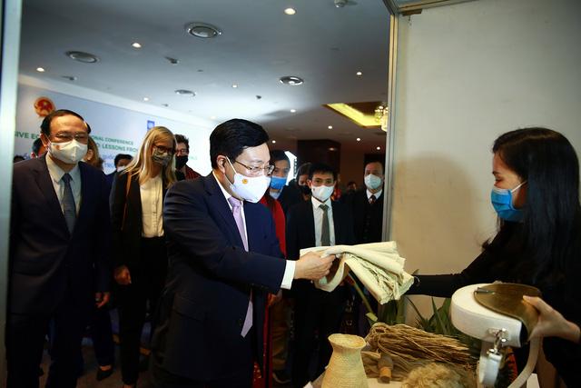 Việt Nam tích cực tham gia vào các xu thế lớn để hiện thực hóa mục tiêu phát triển bền vững, bao trùm - Ảnh 3. Việt Nam tích cực tham gia vào các xu thế lớn để hiện thực hóa mục tiêu phát triển bền vững, bao trùm - Ảnh 3.