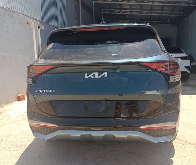 Kia Sportage 2022 xuất hiện tại Quảng Nam: Giá dự kiến từ 720 triệu đồng, ra mắt tháng 5, chưa có cần số điện tử - Ảnh 2.