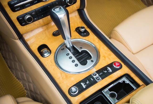 Là chiếc Bentley Continental GTC đầu tiên về Việt Nam 15 năm trước, siêu phẩm một thời giờ chỉ có giá 3 tỷ đồng - Ảnh 31.