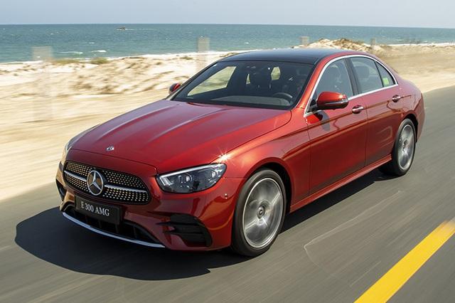 Mercedes-Benz E-Class 2022 nâng cấp loạt trang bị tại Việt Nam, tăng giá gần 180 triệu nhưng vẫn được giảm trước bạ cả trăm triệu đấu BMW 5-Series - Ảnh 4.