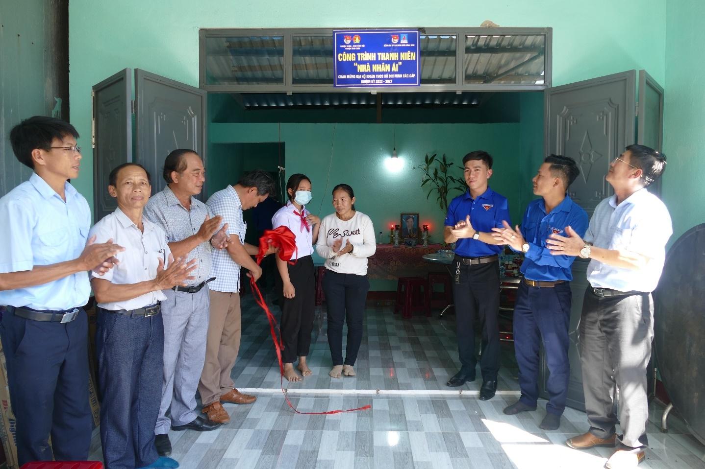 Đoàn Thanh niên BSR bàn giao nhà tình nghĩa tại xã Bình Hải, huyện Bình Sơn Đoàn Thanh niên BSR bàn giao nhà tình nghĩa tại xã Bình Hải, huyện Bình Sơn, tỉnh Quảng Ngãi